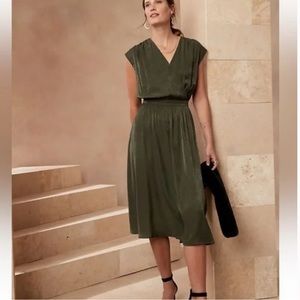 New Banana Republic Olive green - Wrap Midi Dress, shiny twill - Large